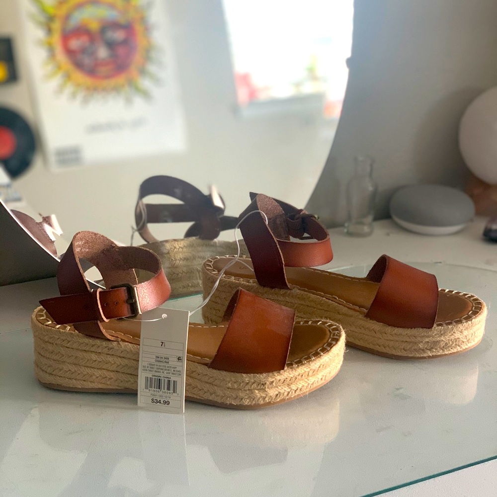 Platform sandals